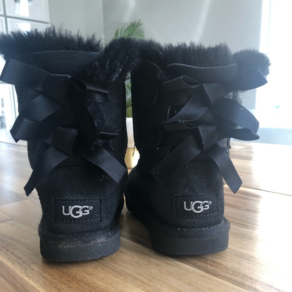 Kids Black uggs 11c